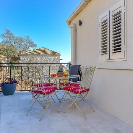 Jully Apartment With Swimming Pool Babino Polje Ngoại thất bức ảnh